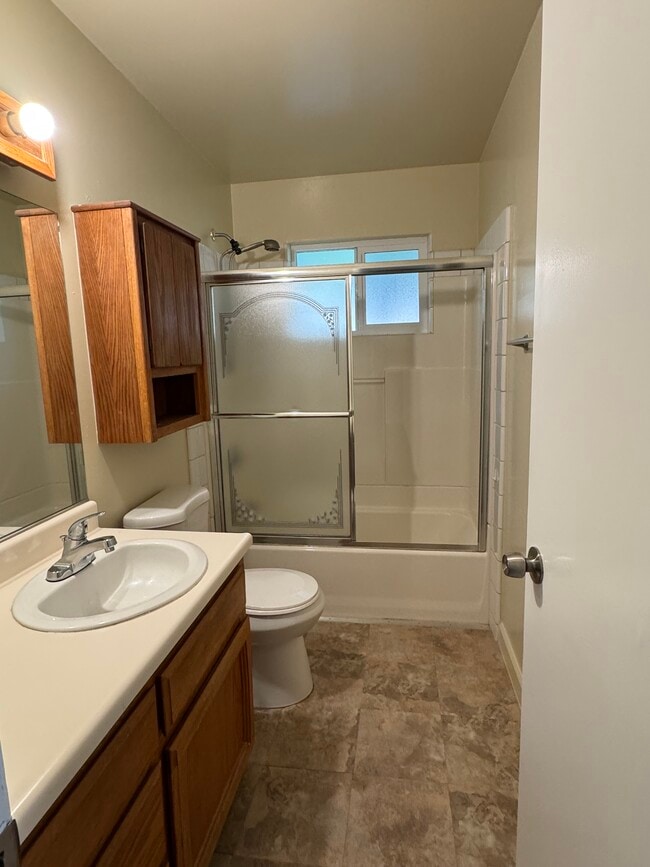 Bathroom - 3139 Turner St