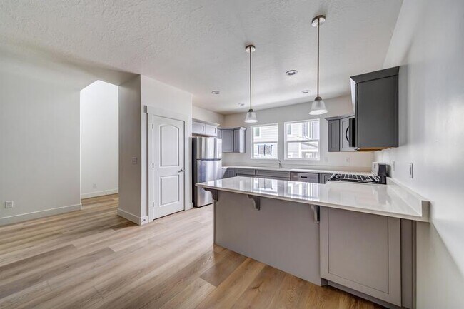 Building Photo - 4552 W Parkes Peak Ln