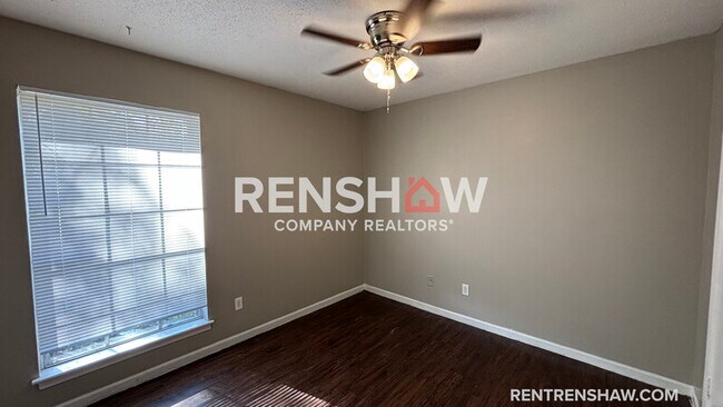 Foto del edificio - 2890 Meadowbrook Dr