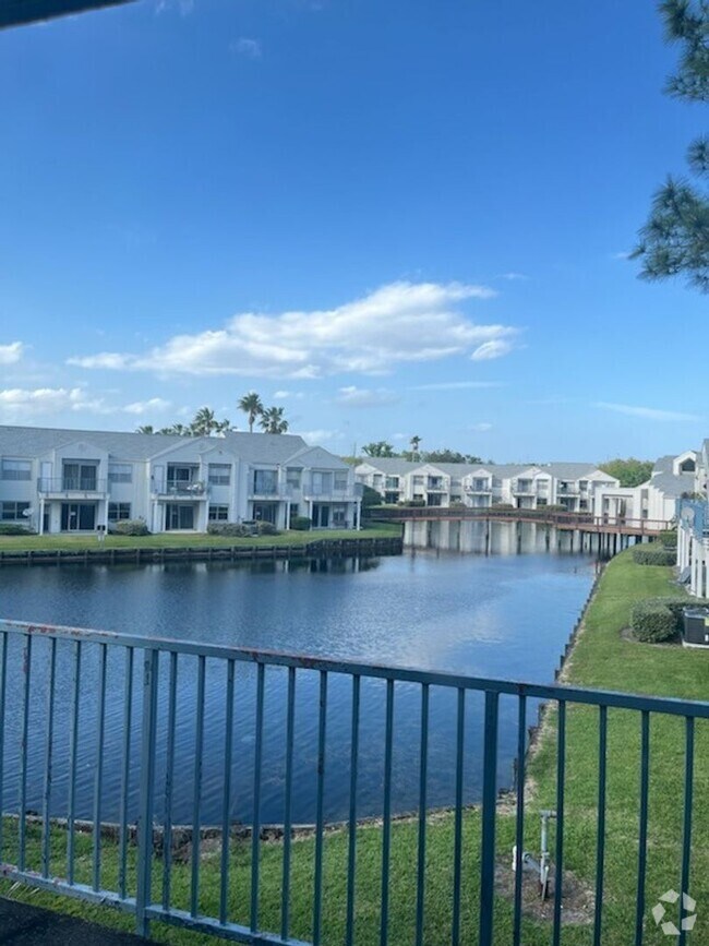 Building Photo - 2564 Woodgate Blvd
