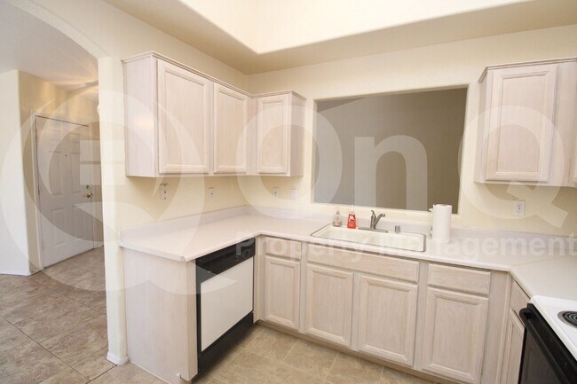 Building Photo - 2316 E Kelton Ln