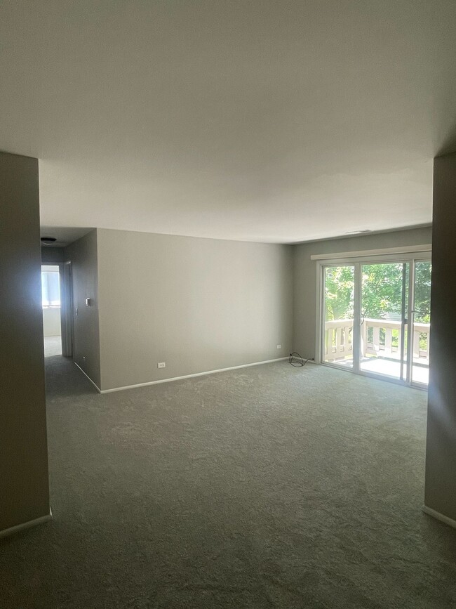Living Room - 271 King's Mill Ct