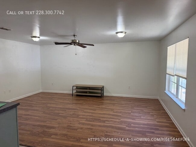 Photo - 124 30th 1/2 St-B Apartment