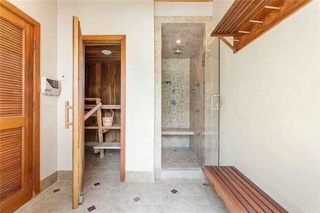 Building Photo - 150 Lucina Dr