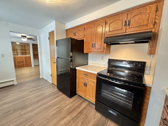 Foto del edificio - 406 N St Bernard Dr