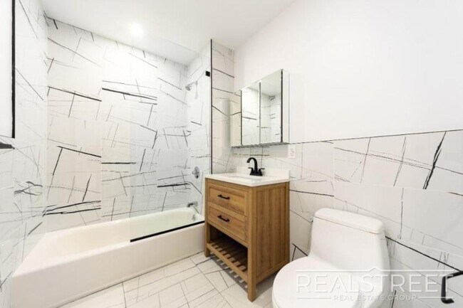Foto del edificio - 1 bedroom in BROOKLYN NY 11213