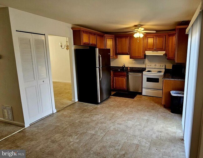 Building Photo - 8512 Southlawn Ct