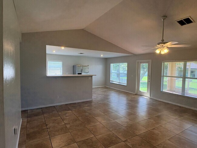 Building Photo - 1732 SW 21st Ln