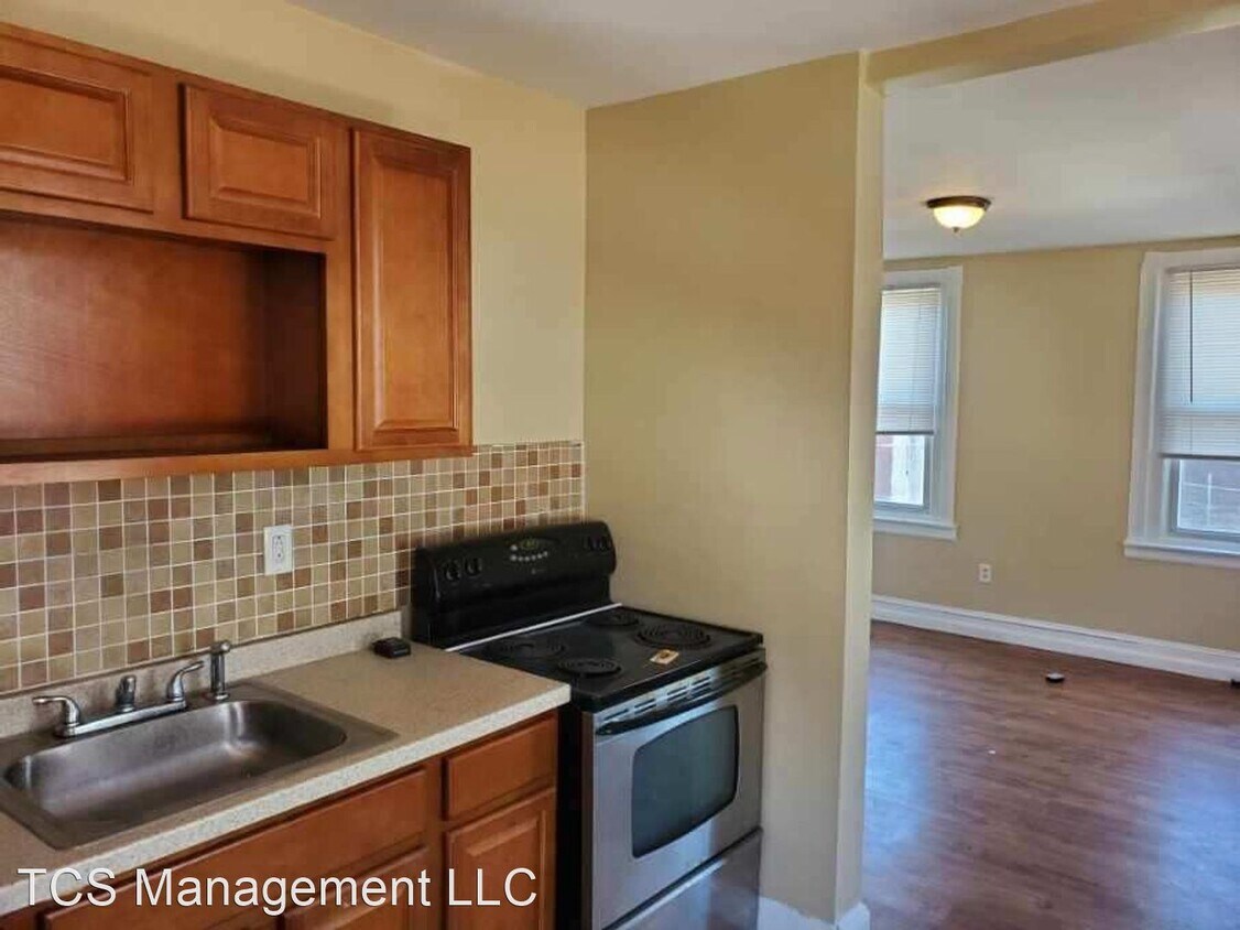 Primary Photo - 2321 W Tioga St