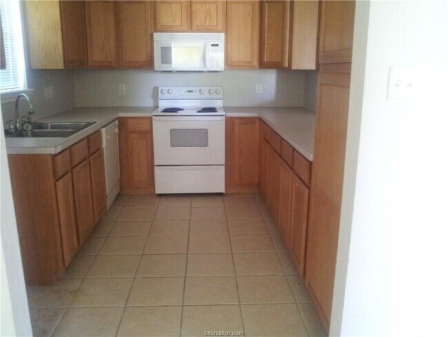 Building Photo - 3617 Oldenburg Ct