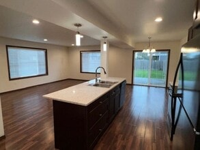 Building Photo - 2025 Aaron Dr