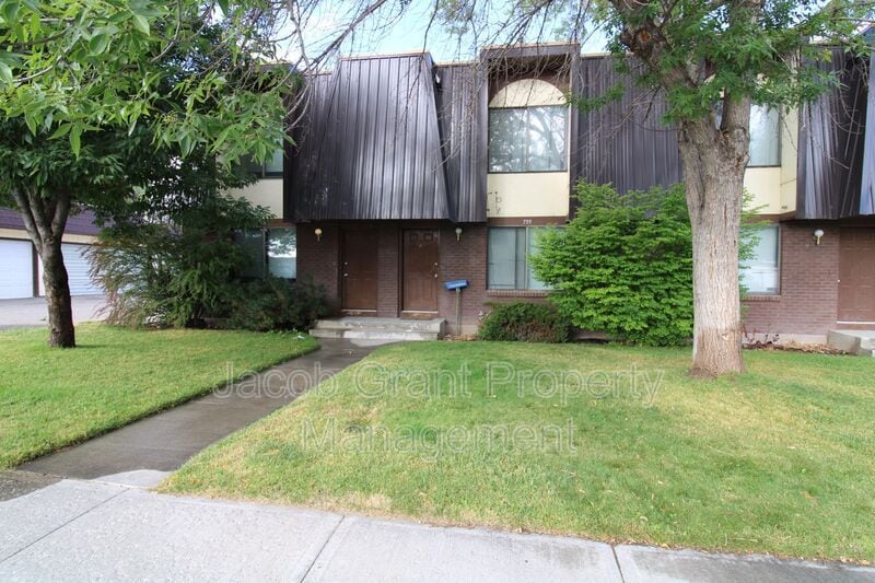 731 N Fanning Ave Unit 733, Idaho Falls, ID 83401 Condo for Rent in