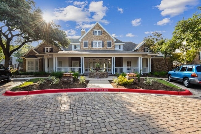 Building Photo - Lantower Round Rock