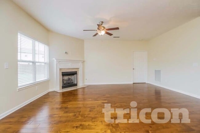 Foto del edificio - 1011 Middleton Ln