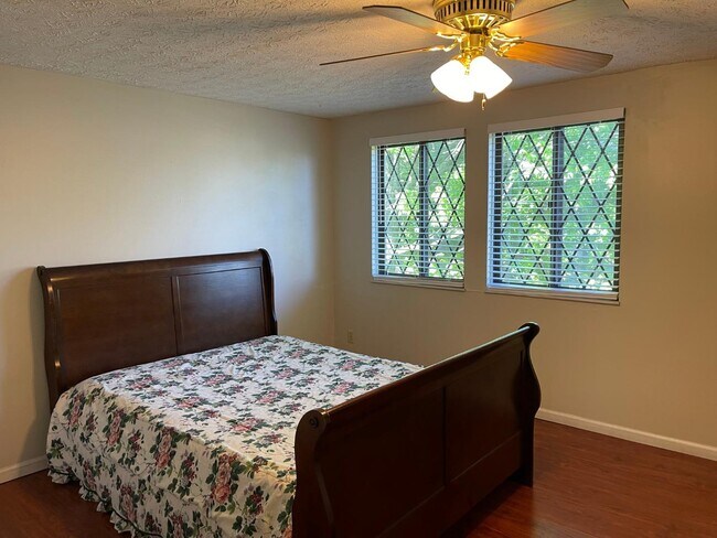 2nd bedroom - 7515 Blackstone Ct