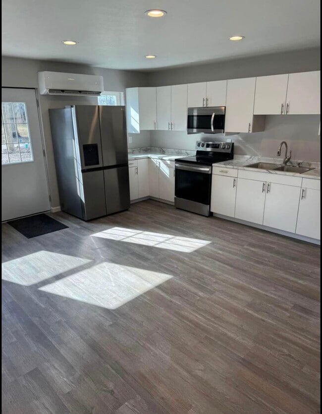 Building Photo - 7452 IN-59