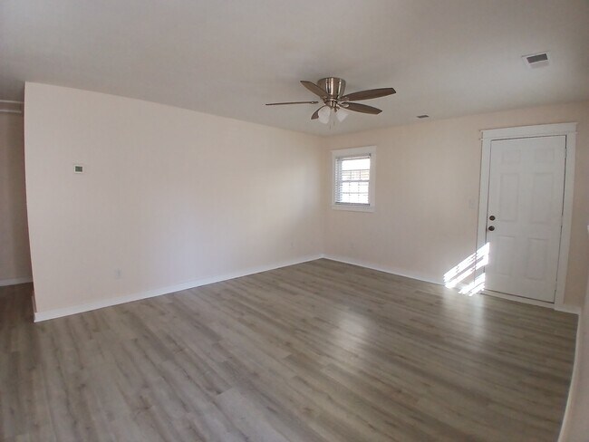 Building Photo - 220 57th St