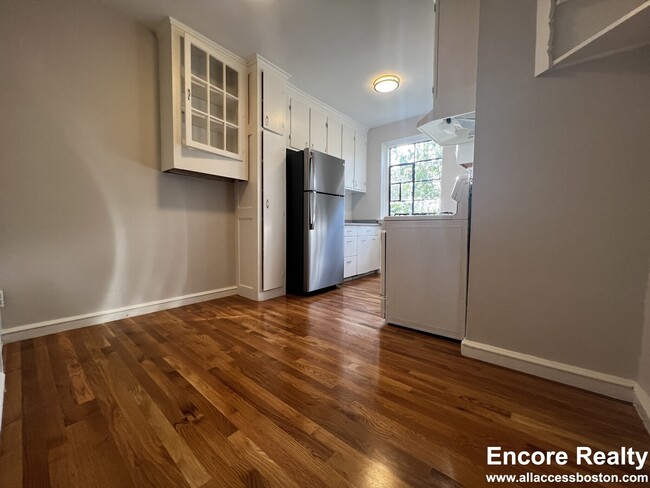 Building Photo - 105 Longwood Ave