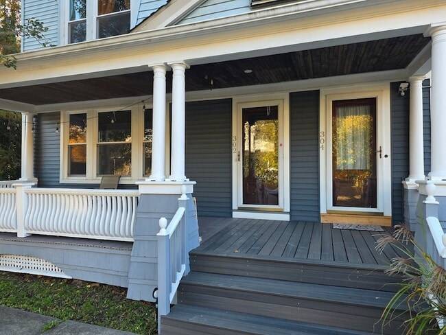 Building Photo - 302 Lexington Ave