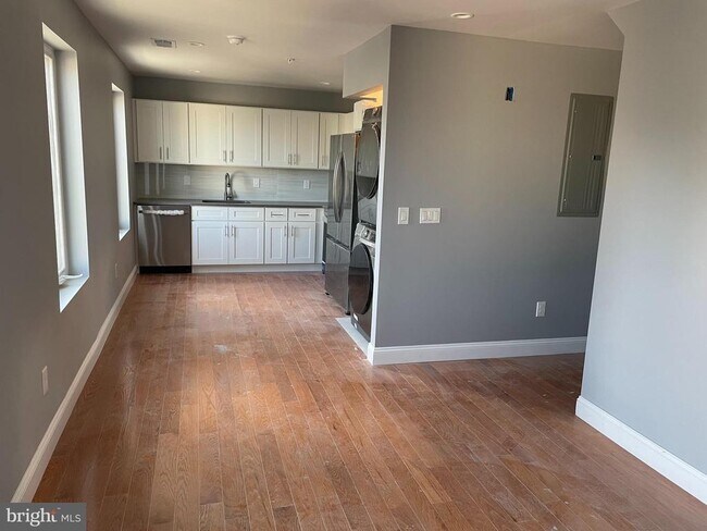 Building Photo - 2615 Latona St
