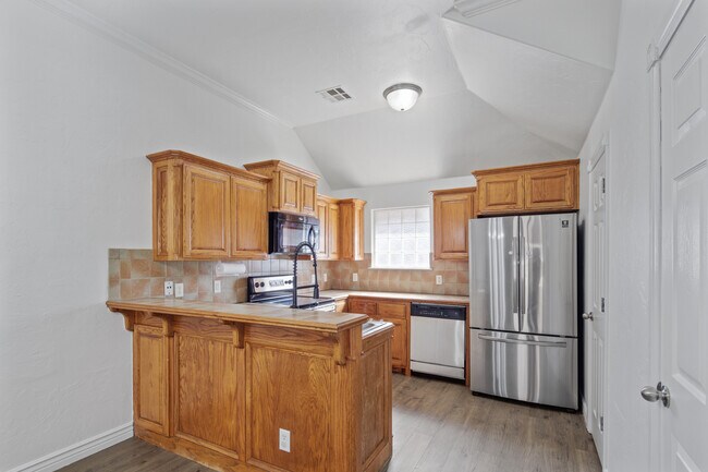 Building Photo - 4900 Sunny Ct