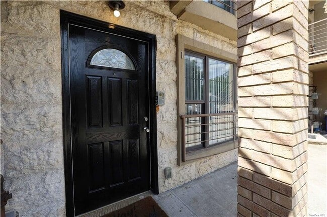 Building Photo - 1613 Bergen St
