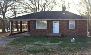 Building Photo - 1220 E Main St