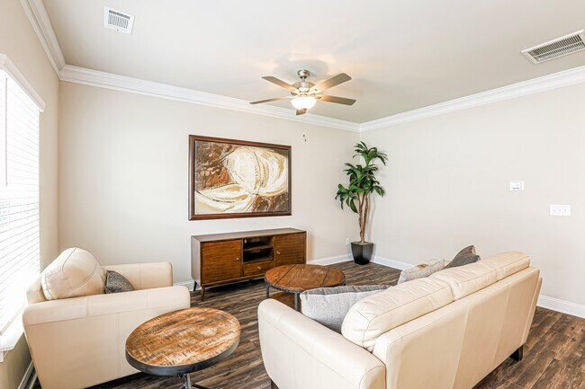 Building Photo - 87 Hidden Oak Dr