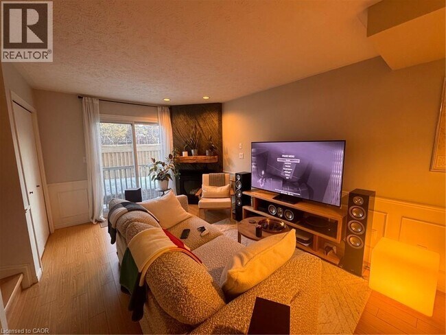 Building Photo - 465 Beechwood Pl