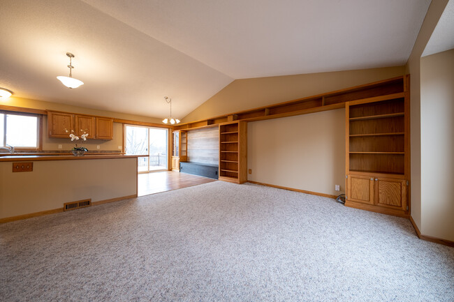 Building Photo - 2100 Eagle Bluff Dr