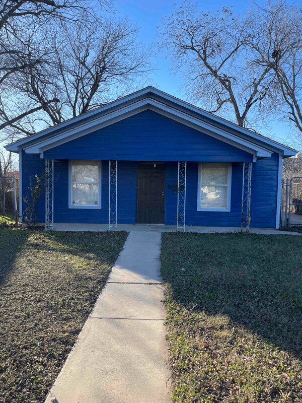 Building Photo - 622 Luxton St