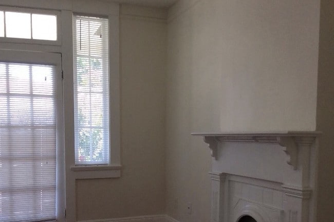 Living - 5500 Annunciation St Apartments