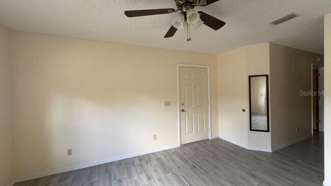 Foto del edificio - 5345 S Pleasant Grove Rd