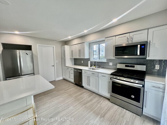 Building Photo - 93 Cotswold Cir