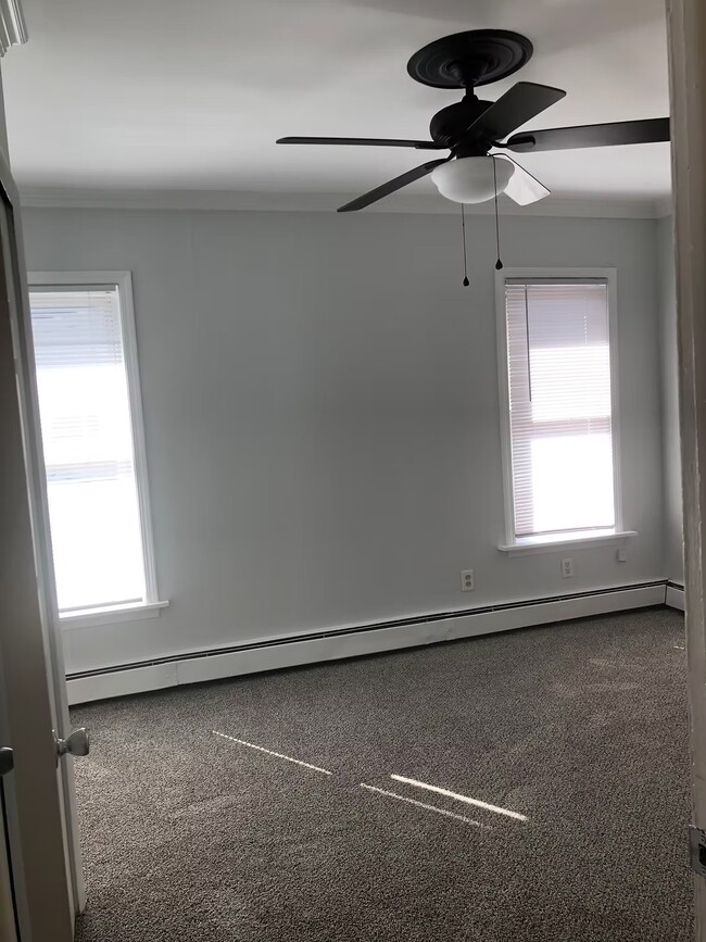 206-2 bed1 - 206 N Normal St