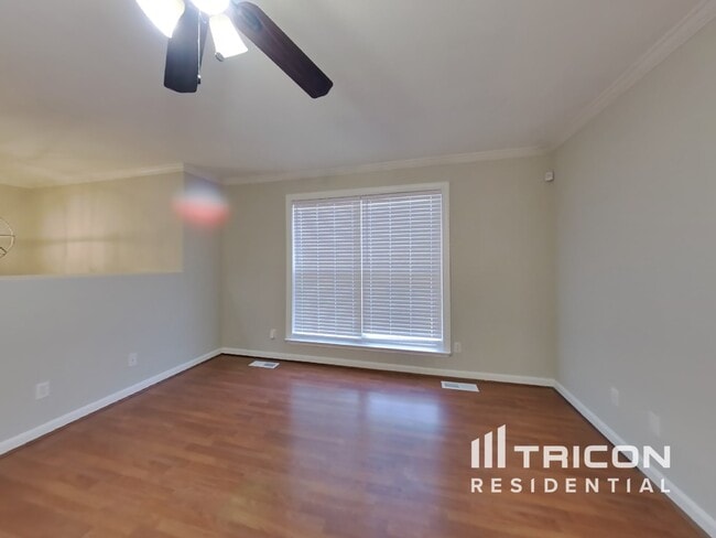 Building Photo - 8807 Dundee Dr