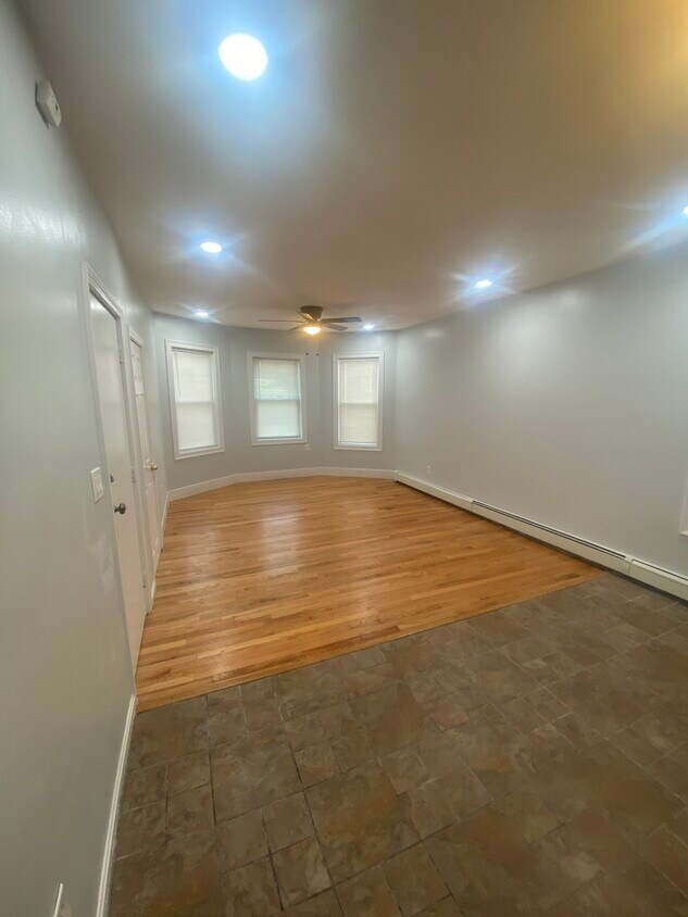 Foto principal - 647 Walk Hill St