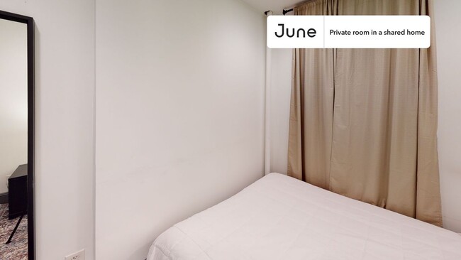 Foto del edificio - Private bedroom in 2 bed/1 bath Home