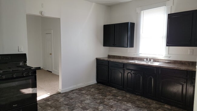 Building Photo - 2119 S Walnut St