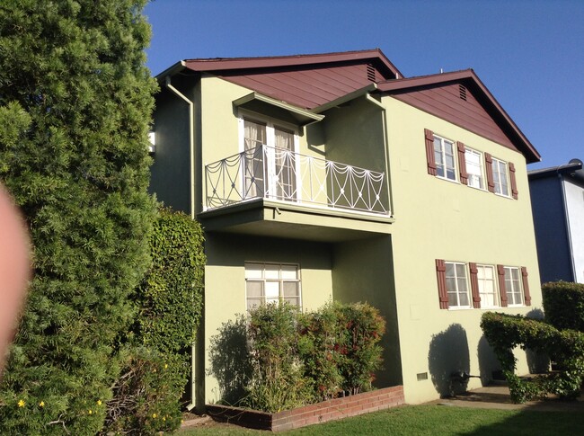 Building Photo - 5854 Woodman Ave