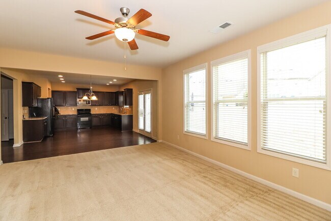 Building Photo - 831 Collingsworth Ln NE