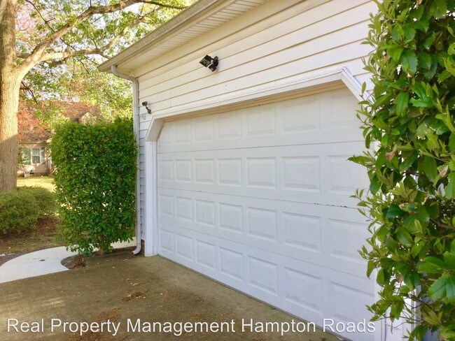 Building Photo - 4 br, 2 bath House - 1749 Seaton Dr