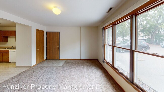 Building Photo - 2 br, 2 bath Apartment - 145 N. Hyland 145...