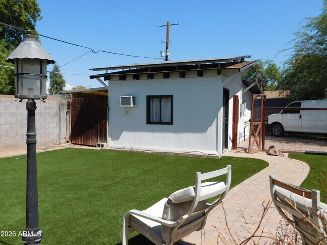 Foto del edificio - 1618 W Gardenia Dr