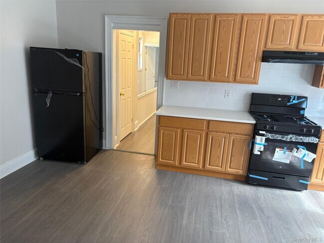 Foto del edificio - 675 E 230th St