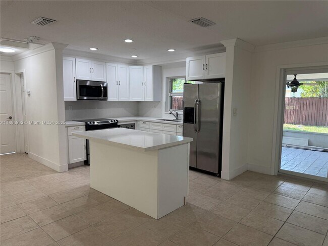 Foto del edificio - 5122 SW 92nd Ter