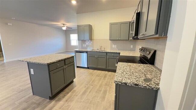 Building Photo - 16931 Lantana Lp