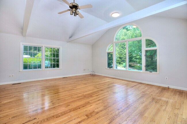 Foto del edificio - 8 Clover Ln