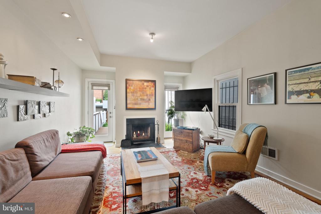 Primary Photo - 1126 G St NE