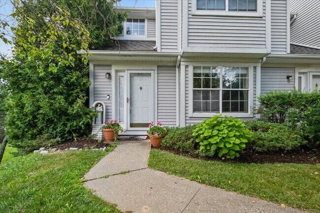 Foto del edificio - 6 Juniper Ln